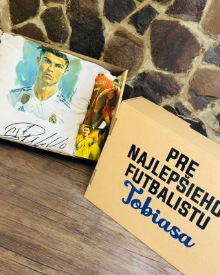Najobľúbenejší futbalový darček?? ♥️😍🎁 S určitosťou môžem povedať, že je to tento! Boxíky s využiteĺnými vecami pre malého...